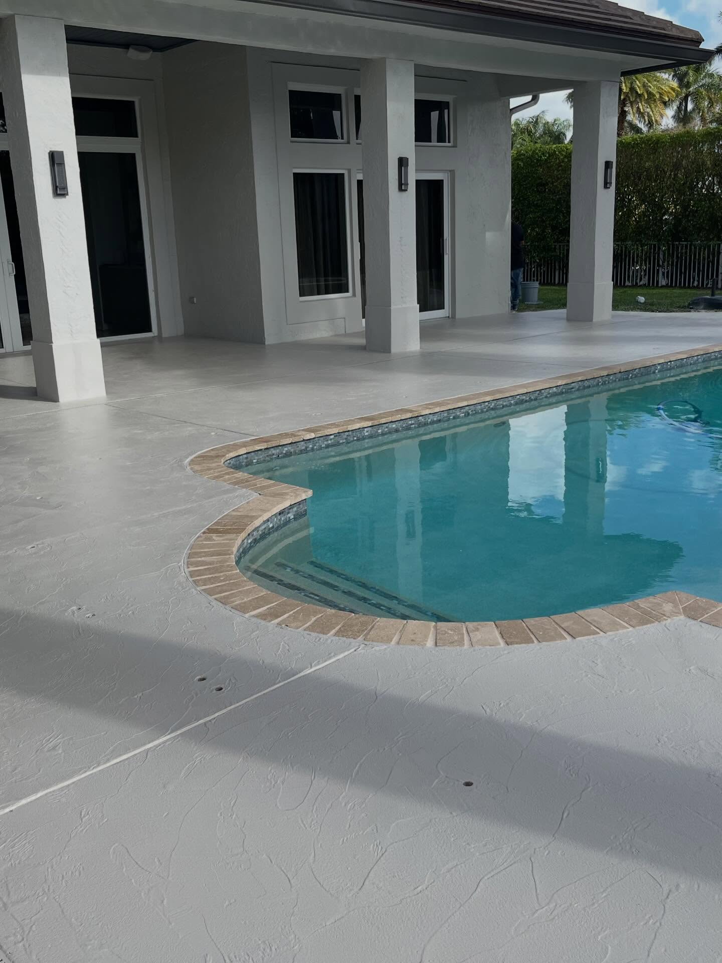 Textured pool deck around freeform pool